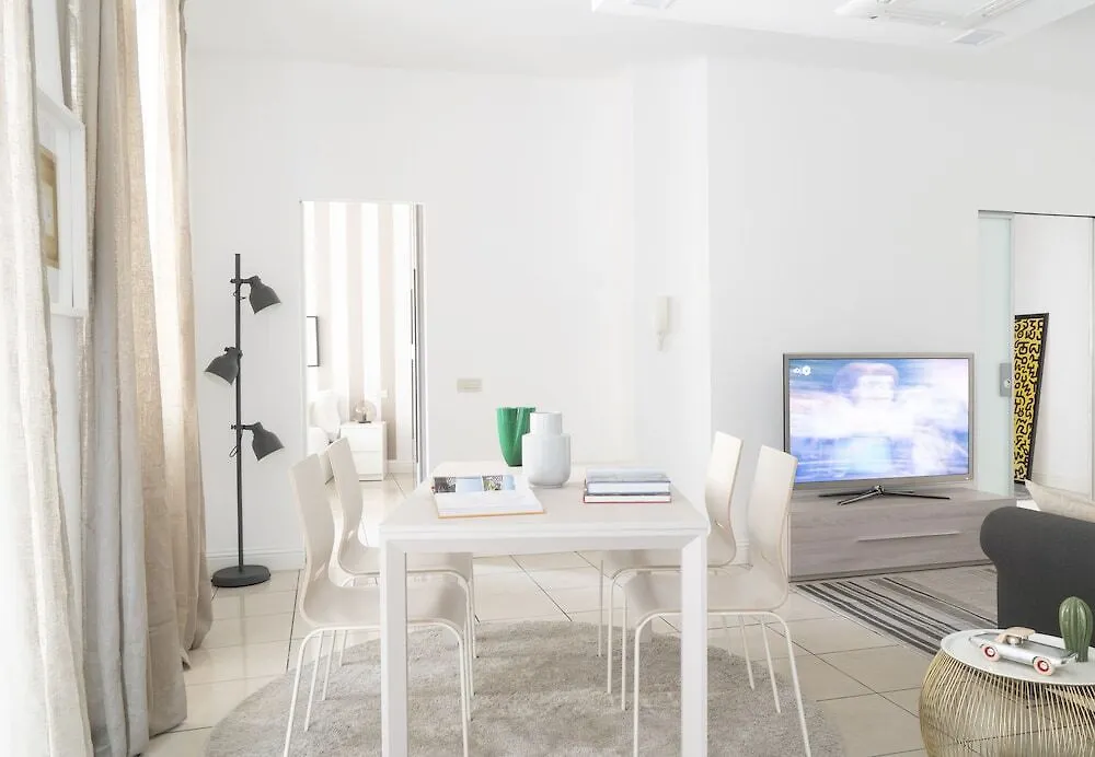 Brera Apartments In San Babila Milan