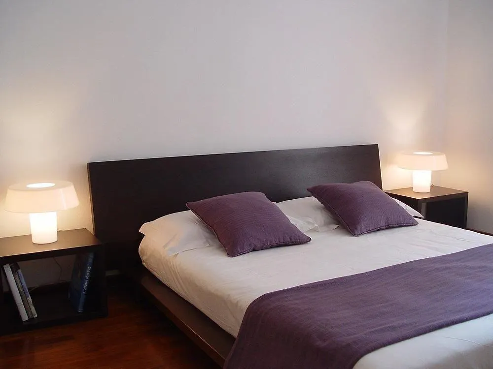 Brera Apartments In San Babila Milán
