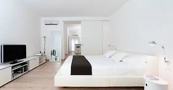 Brera Apartments In San Babila Milán