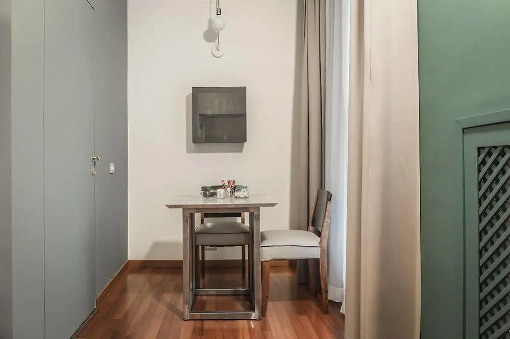 Brera Apartments In San Babila Milán