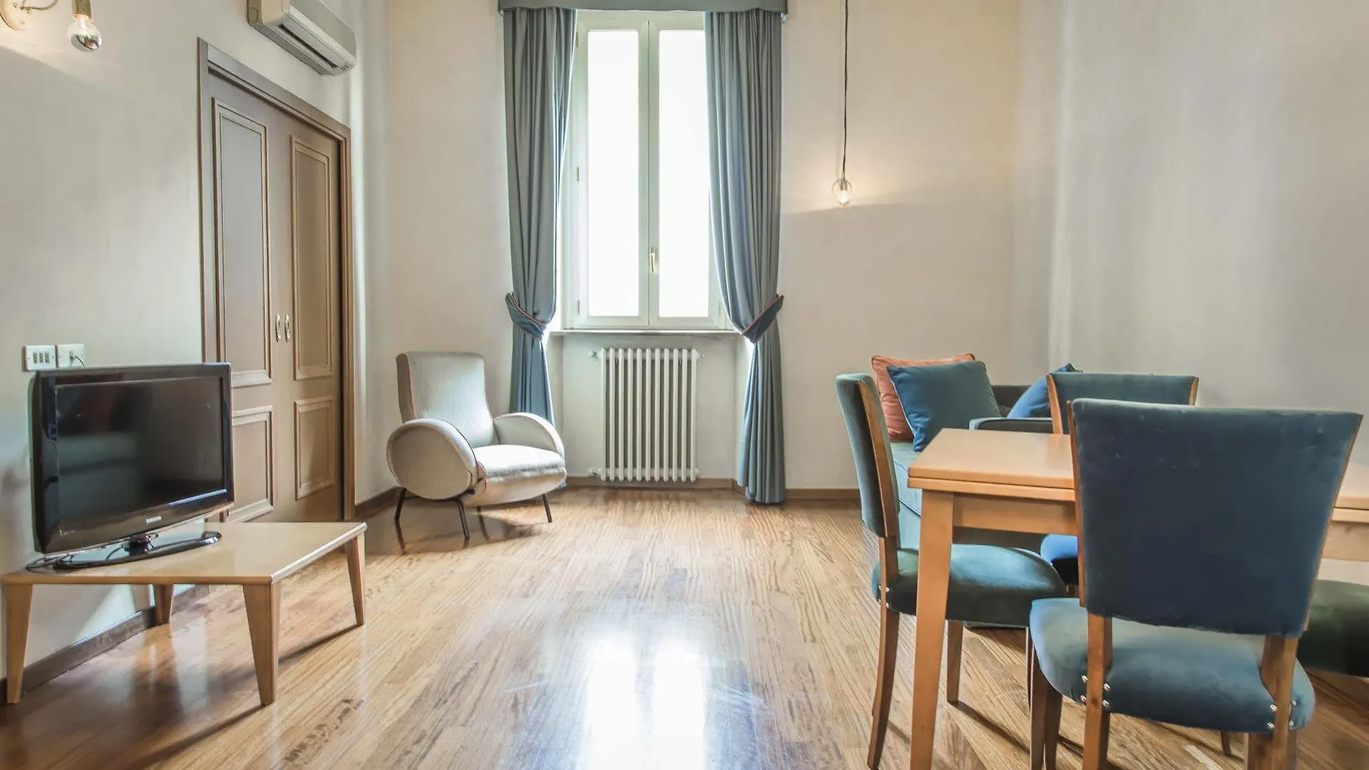 Brera Apartments In San Babila Milán Itálie